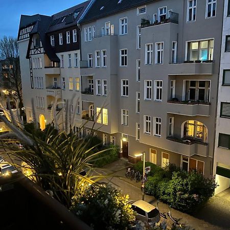 Cozy Modern Apartment With Small Balcony In The Heart Of Berlin Exterior photo